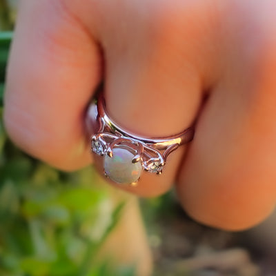 White Australian Opal and Dimaond Ring ⠀
